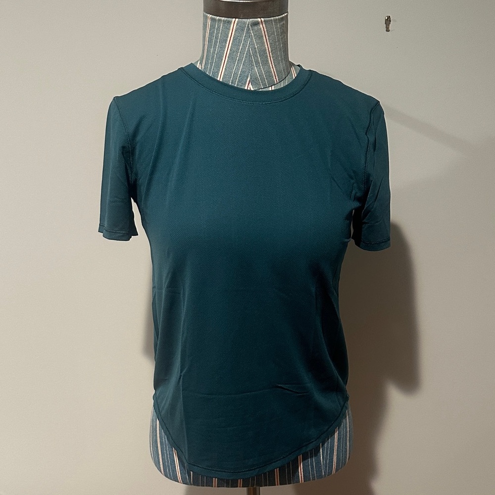 Lululemon Athletica 
HIGH-NECK RUNNING AND TRAINING T-SHIRT in Green Jasper